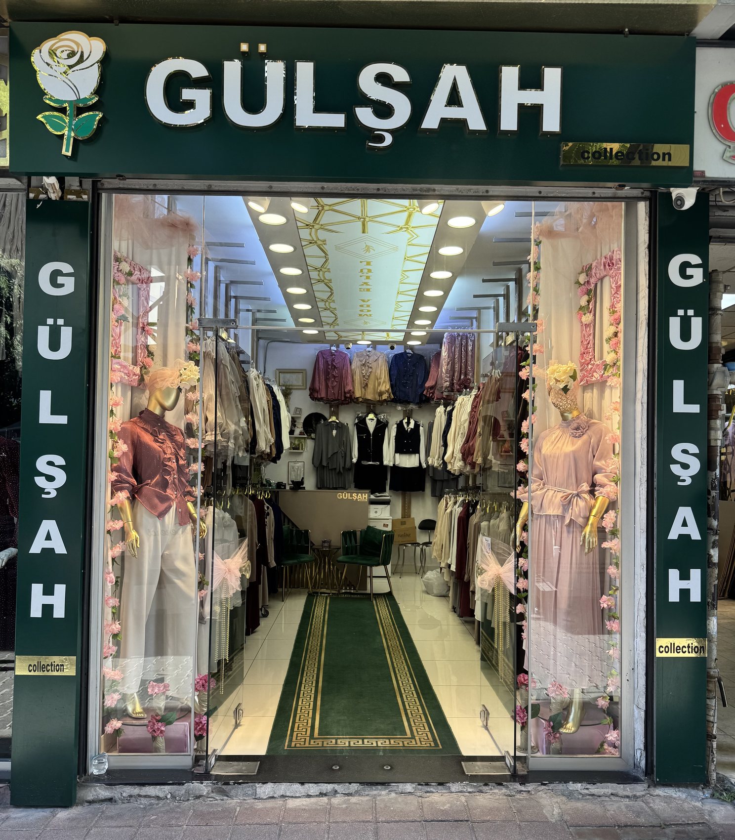 Gülşah Moda Evi mağaza vitrini, Mahmutpaşa